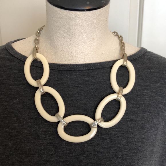 White and gold link necklace - Picture 2 of 4